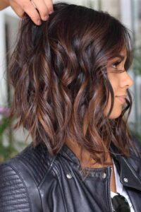 coupes de cheveux mi-longs