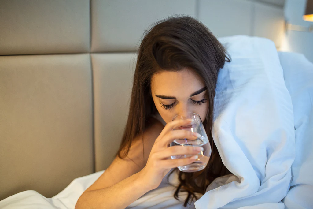 Pourquoi il vaut mieux éviter le verre d’eau la nuit ?