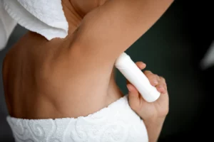près 6 ans sans déodorant, voici ce qu’elle a découvert