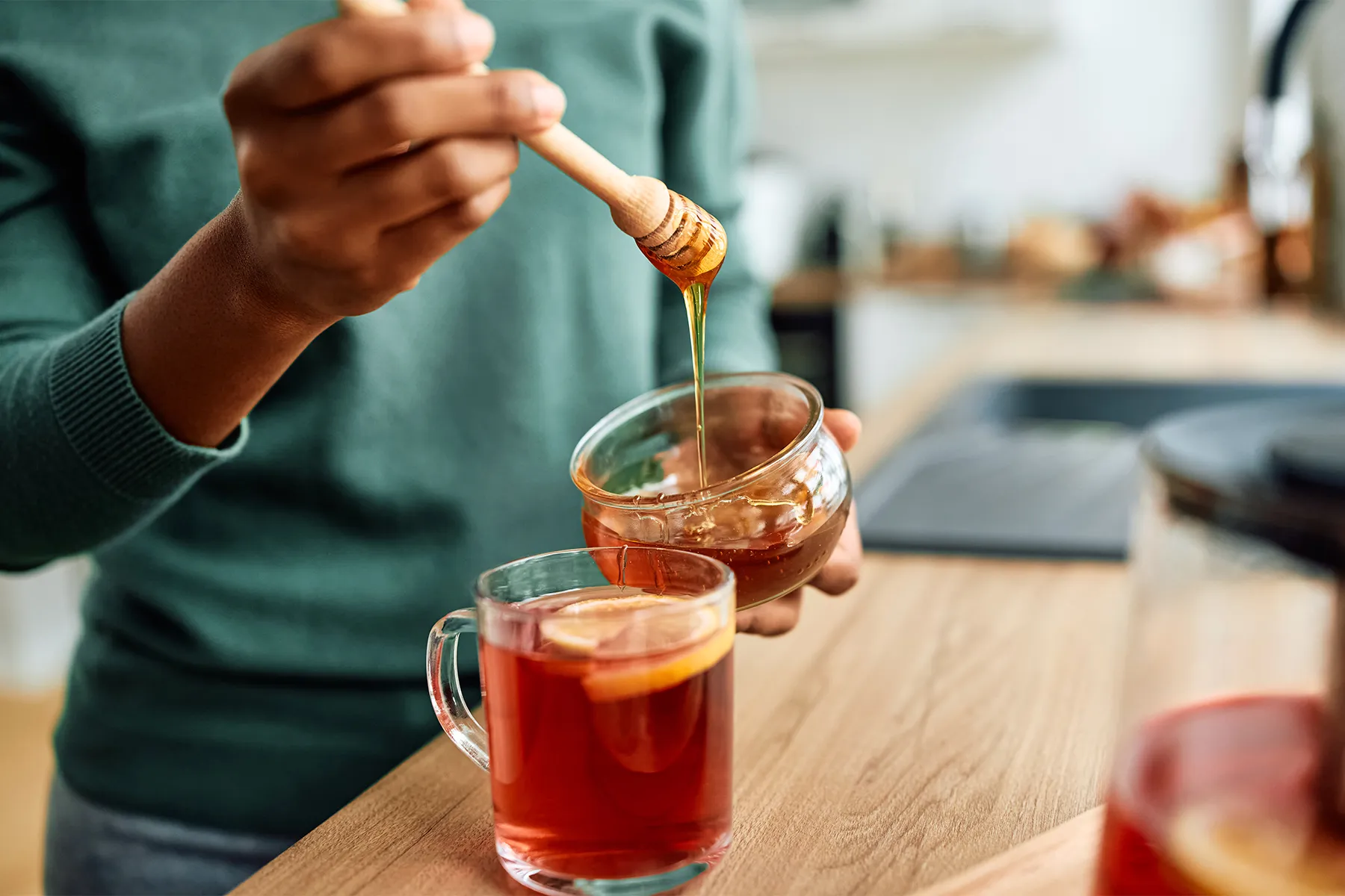 Faut-il éviter de mettre du miel dans une boisson chaude ?