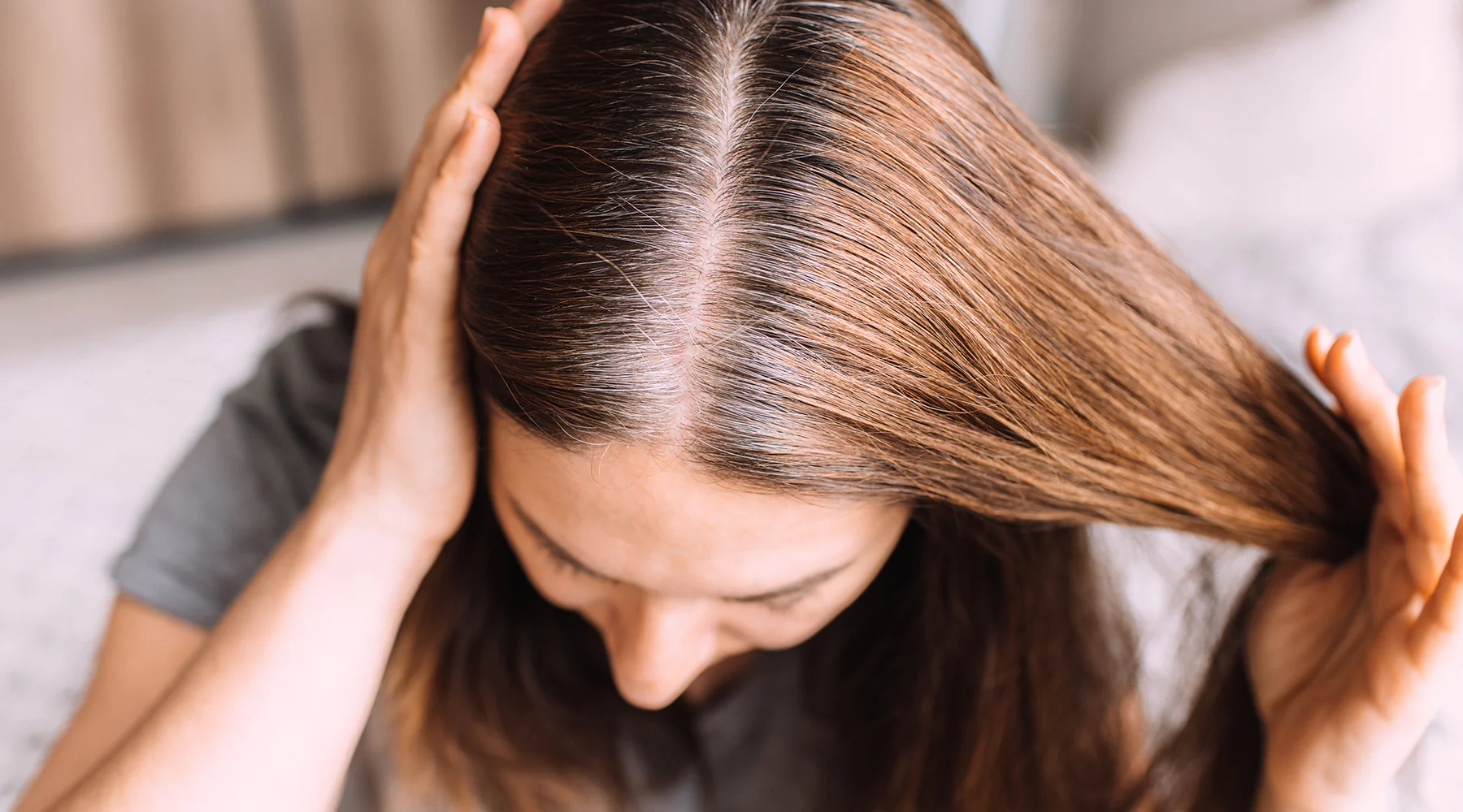 Henné sur cheveux blancs : durée de pose et astuces pour une coloration parfaite